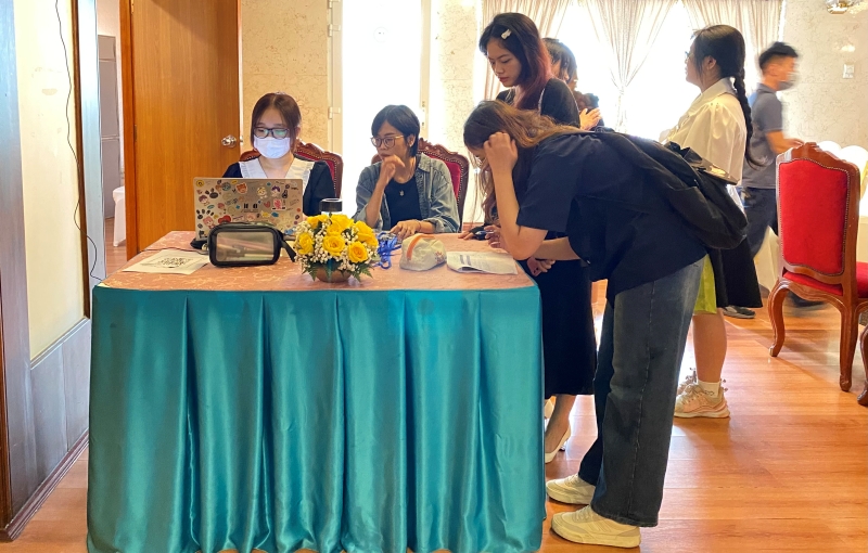 Quầy check in tại Hội thảo Biên - Phiên dịch tiếng Hàn Sejong 2023. (Ảnh: Phùng Thị Thu Sang)