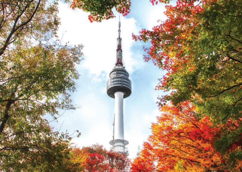 Namsan Seoul Tower (Seoul’s landmark) sits a top Namsan Park.