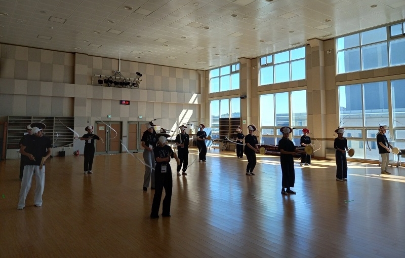 Репетиция по санмо 3 октября в тренировочном зале Национального центра кугака Чиндо. / Фото: Студия «Чондун»