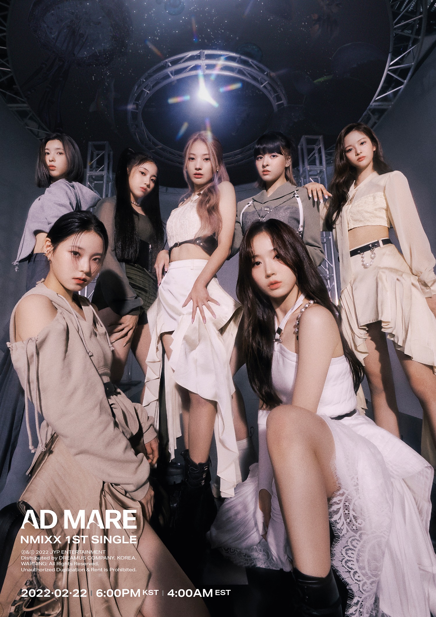 De gauche à droite et de haut en bas : Bae, Jiwoo, Jinni, Lily, Sullyoon, Kyujin, Haewon. © JYP Entertainment