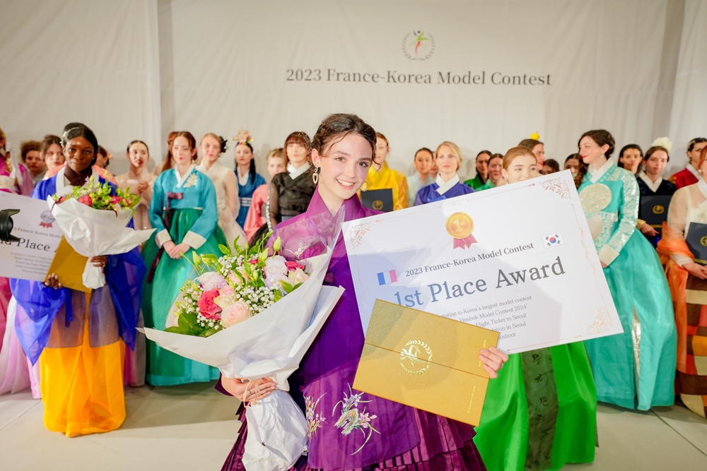 Amina Semeniuc remporte la 1ère place du concours.