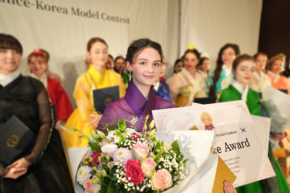 Amina Semeniuc remporte la 1ère place du concours.