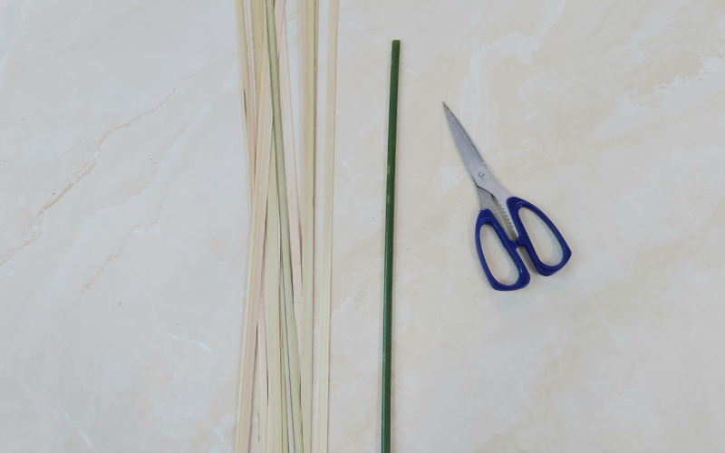 Nguyên liệu và dụng cụ để làm Bokjori. (Ảnh: Nguyễn Ngọc Hân)