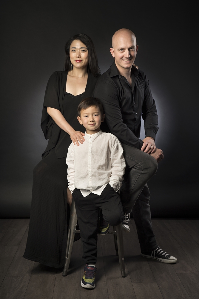 La famille Chalat Kim : Bobae, Benjamin et Moon. © Studio AM View