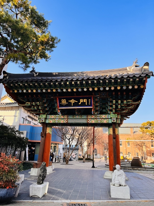 薬令市場韓医薬博物館入口の薬令門