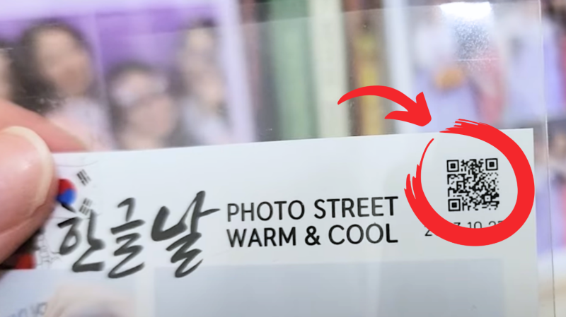 Quét mã QR code trên ảnh để có thể sở hữu bản mềm bức ảnh đó và video ghi lại hành trình chúng ta chụp ảnh để làm kỷ niệm. (Ảnh: Nguyễn Phương Anh)