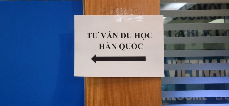 Chỉ dẫn về địa điểm diễn ra chương trình của Ban tổ chức. (Ảnh: Nguyễn Phương Anh)