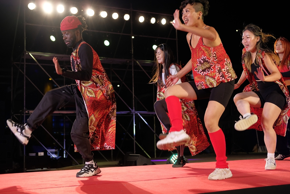 Le groupe TAGG faisant trembler la scène du Seoul Africa Festival 2023 sur les rythmes enlevés africains.
