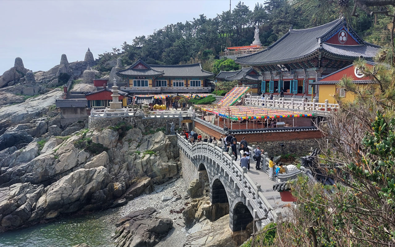 Vista panorámica del templo Haedong Yonggungsa, ubicado en el condado de Gijang-gun, en la ciudad de Busan. 
