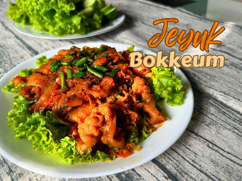 Jeyuk Bokkeum – món ăn mang hương vị cay, hấp dẫn trong ẩm thực Hàn Quốc. (Ảnh: Lưu Hoàng Nhi) 