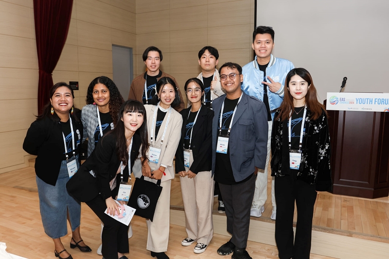 Các đại biểu thanh niên tham gia hoạt động teambuilding bên lề. (Ảnh: Đối tác Quản lý môi trường biển Đông Á)