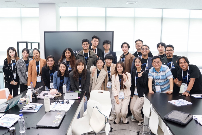 Các đại biểu thanh niên tham dự bài giảng của các diễn giả đến từ Viện Khoa học và Công nghệ Đại dương Hàn Quốc (KIOST). (Ảnh: Đối tác Quản lý môi trường biển Đông Á)