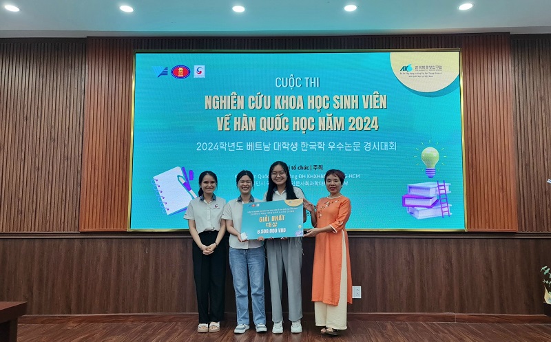 Giải Nhất thuộc về nhóm sinh viên Trường Đại học Khoa học Xã hội và Nhân văn, Đại học Quốc gia TP.HCM. (Ảnh: Trang Facebook chính thức của Khoa Hàn Quốc học - Trường Đại học Khoa học Xã hội và Nhân văn, Đại học Quốc gia TP.HCM)