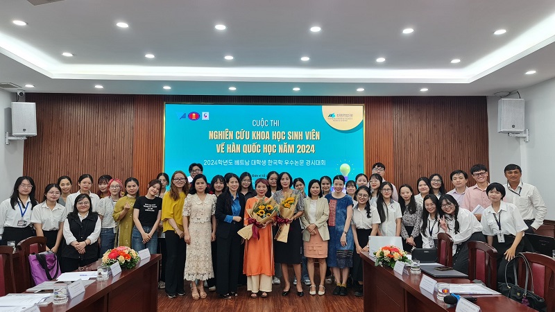 “Cuộc thi Nghiên cứu khoa học sinh viên về Hàn Quốc học 2024” đã diễn ra thành công tốt đẹp vào ngày 10/5. (Ảnh: Trang Facebook chính thức của Khoa Hàn Quốc học - Trường Đại học Khoa học Xã hội và Nhân văn, Đại học Quốc gia TP.HCM)