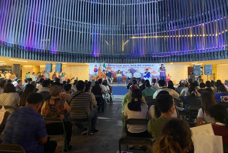 Festival en el Palacio de la Música por el Día de Corea en Mérida
