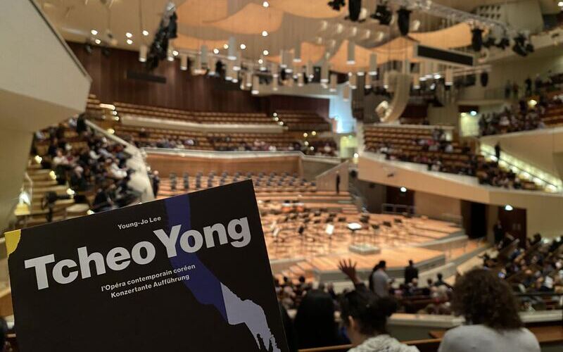 Am 11. Juni wurde die Vorführung „Tcheo Yong“ von Korea National Opera in der Berliner Philharmonie dargeboten.