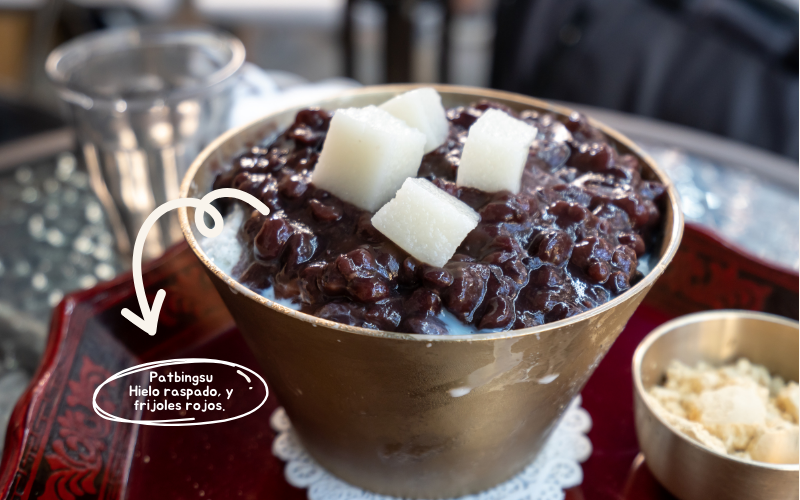 Patbingsu clásico que incluye hielo raspado y frijoles rojos. | Getty Images 