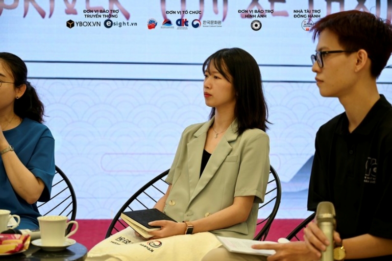 Diễn giả Ngô Thị Thu Hằng. (Ảnh: DAV Korean Club - CLB Ngôn ngữ và Văn hóa Hàn Quốc Học viện Ngoại Giao)