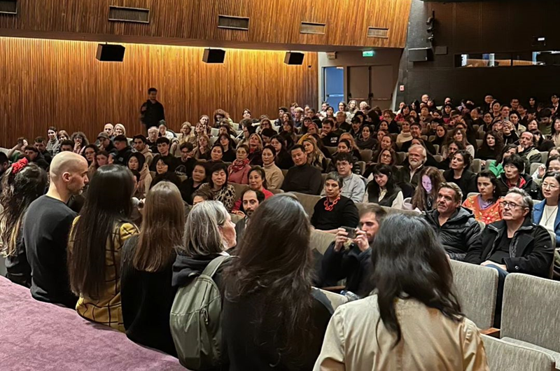 El 4 de julio, el equipo de producción y el elenco explican al público el trasfondo de la película 'Partió de mí un barco llevándome', en el cine Leopoldo Lugones del Teatro San Martín de Buenos Aires, Argentina. 