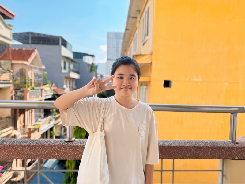 Bạn Nguyễn Thị Thanh Thuỷ - cựu học sinh trường THPT Việt Đức rất hào hứng khi có cơ hội được hiểu biết thêm về thể loại cũng như sự phát triển của nền điện ảnh Hàn Quốc. (Ảnh: Hoàng Xuân Tùng)