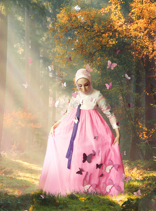 Bức ảnh có tựa đề Butterfly Hanbok của Nesma Elmously đạt giải Nhất hạng mục K-fashion tại cuộc thi “Talk Talk Korea 2023”. (Ảnh: Nesma Elmously)