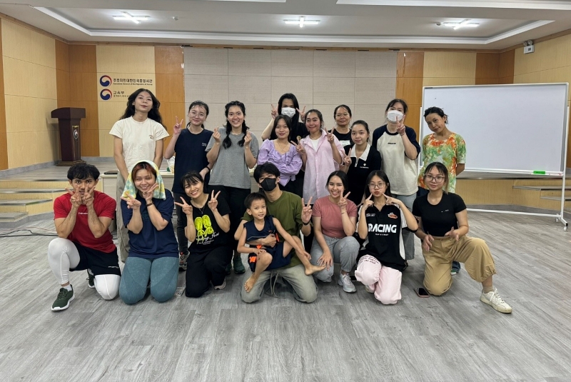Các học viên tham gia lớp trải nghiệm văn hóa K-Dance khóa 2. (Ảnh: Trang Facebook của Trung tâm Ngôn ngữ tiếng Hàn tại Thành phố Hồ Chí Minh)