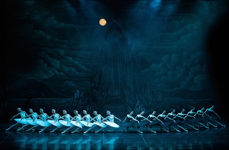 Постановка Universal Ballet «Лебединое озеро». / Фото: Universal Ballet