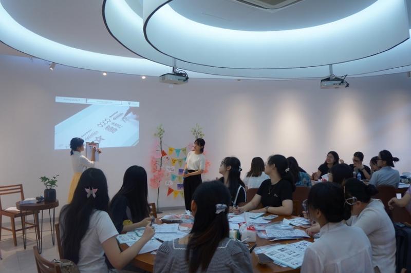 Không có một đáp án chính xác nào cho một tác phẩm thư pháp đẹp, bởi mỗi đường, mỗi nét viết đều thể hiện từng tâm trạng, cảm nhận khác nhau của người viết. Đó cũng chính là điểm tạo nên nét độc đáo của loại hình nghệ thuật này. (Ảnh: Trần Huyền Phương)