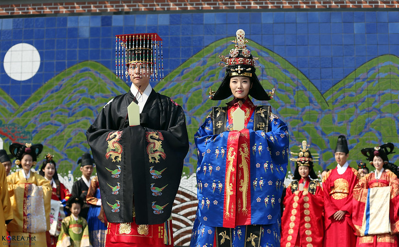 Những bộ Hanbok rực rỡ sắc màu trên phim giúp mình có những ấn tượng ban đầu về đất nước Hàn Quốc. (Ảnh: Jeon Han / Korea.net)