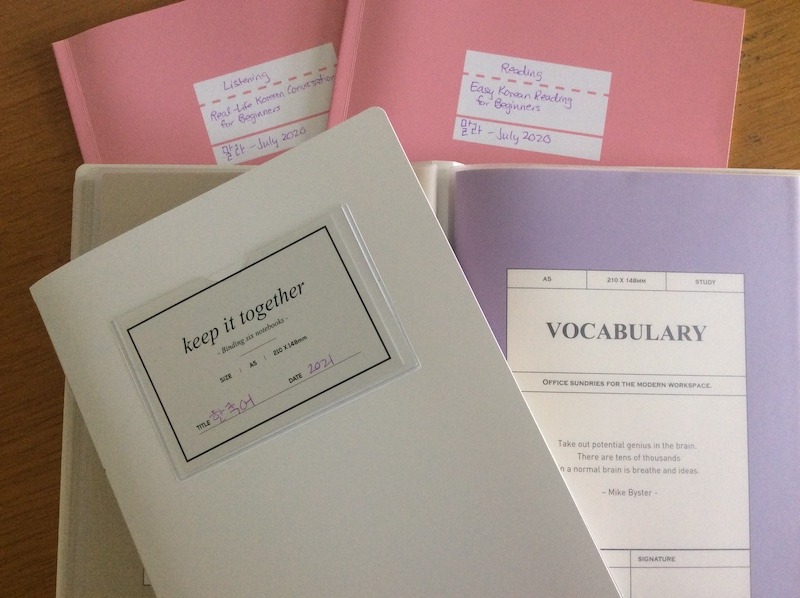 J'ai rempli ces cahiers quand j'ai commencé à apprendre la langue coréenne. © Marla Arbach
