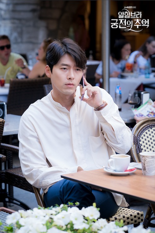 Les personnages s'appellent souvent dans cette série, donc deux des premiers mots que j'ai appris en coréen étaient « yeoboseyo » (bonjour quand on répond au téléphone) et « ani » (non). © Site officiel de la série tvN