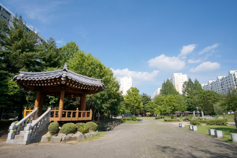 La foto muestra el parque Seattle en la ciudad de Daejeon con su pagoda hermana. |  Organización de Turismo de Daejeon