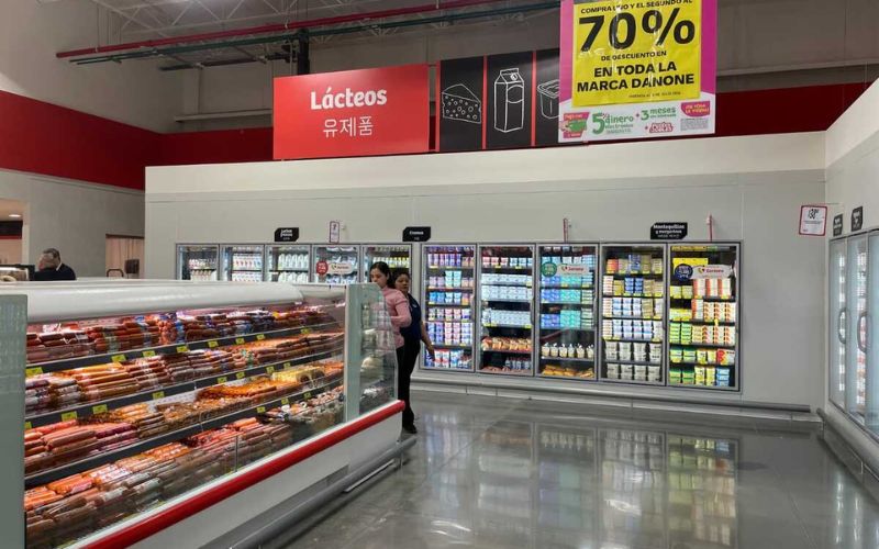 Soriana Pesquería en Nuevo León cuenta con señalizaciones en coreano. | Organización Soriana