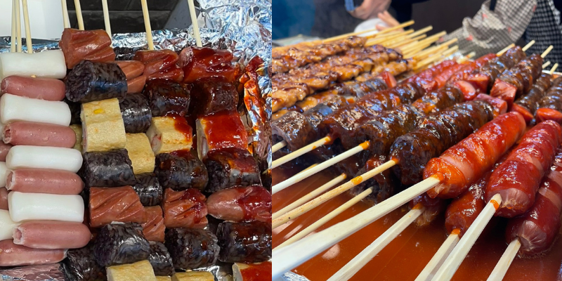 A la izquierda, brocheta de sundae con huevo relleno de palitos de cangrejo y salchicha. A la derecha, brochetas de sundae bañadas en salsa tteokbokki. | Carol Rueda