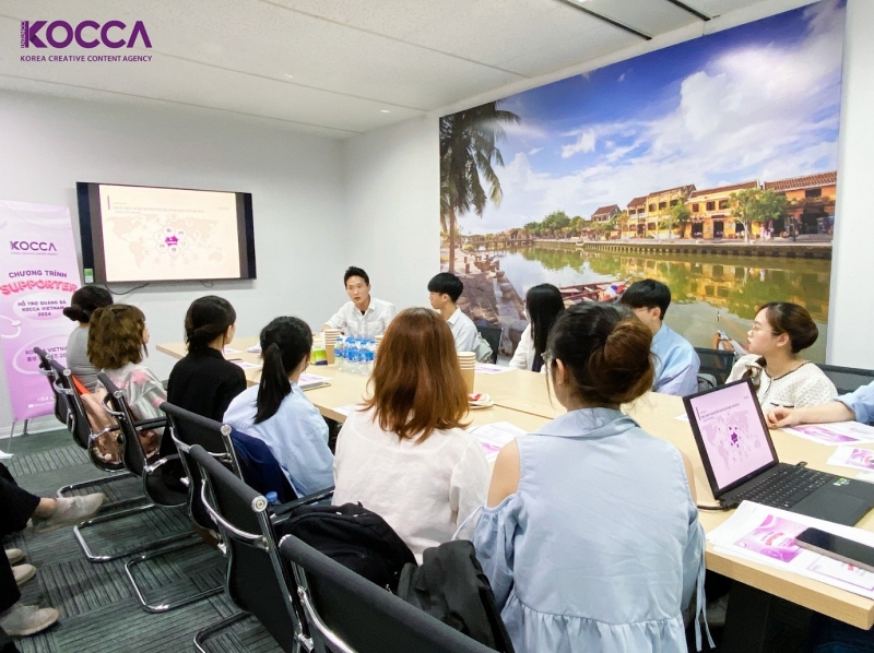 Các bạn KOCCA Supporters 2024 trong buổi gặp mặt đầu tiên của kỳ hoạt động. (Ảnh: Korea Creative Content Agency Vietnam Office - KOCCA Vietnam)