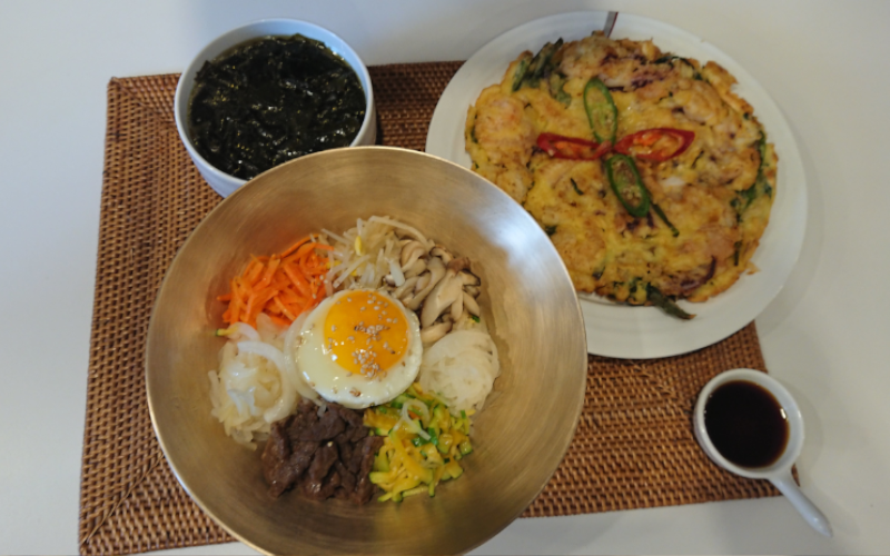  Ein unvergesslicher Kochkurs in Seoul: Hier habe ich gelernt, köstliches Bibimbap und Haemul-pajeon zuzubereiten.