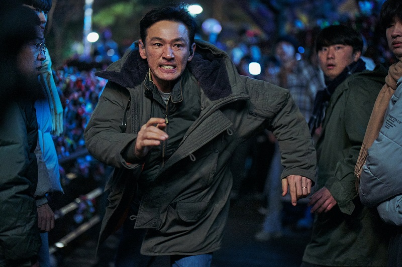 Bộ phim “I, The Executioner” (tựa Việt: Đố anh còng được tôi) do ảnh đế Hwang Jung-min đảm nhận vai nam chính, kết hợp cùng nam diễn viên trẻ Jung Hae-in. (Ảnh: Trang Facebook chính thức của CJ ENM Movie)