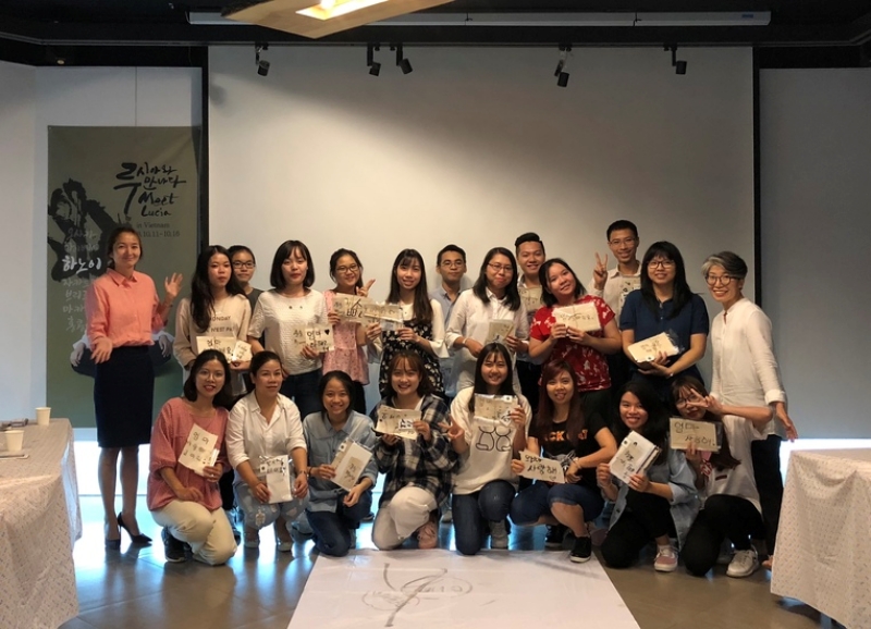 Và hiện tại cô Choi Lucia cũng đã và đang có rất chương trình lan tỏa nghệ thuật thư pháp Hàn Quốc không chỉ trong nước mà còn ở quốc tế. (Ảnh: Choi Lucia)
