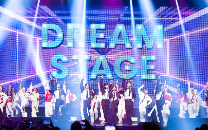 Die Finalisten der DREAM STAGE Auditions tanzen zusammen mit RIIZE zu 