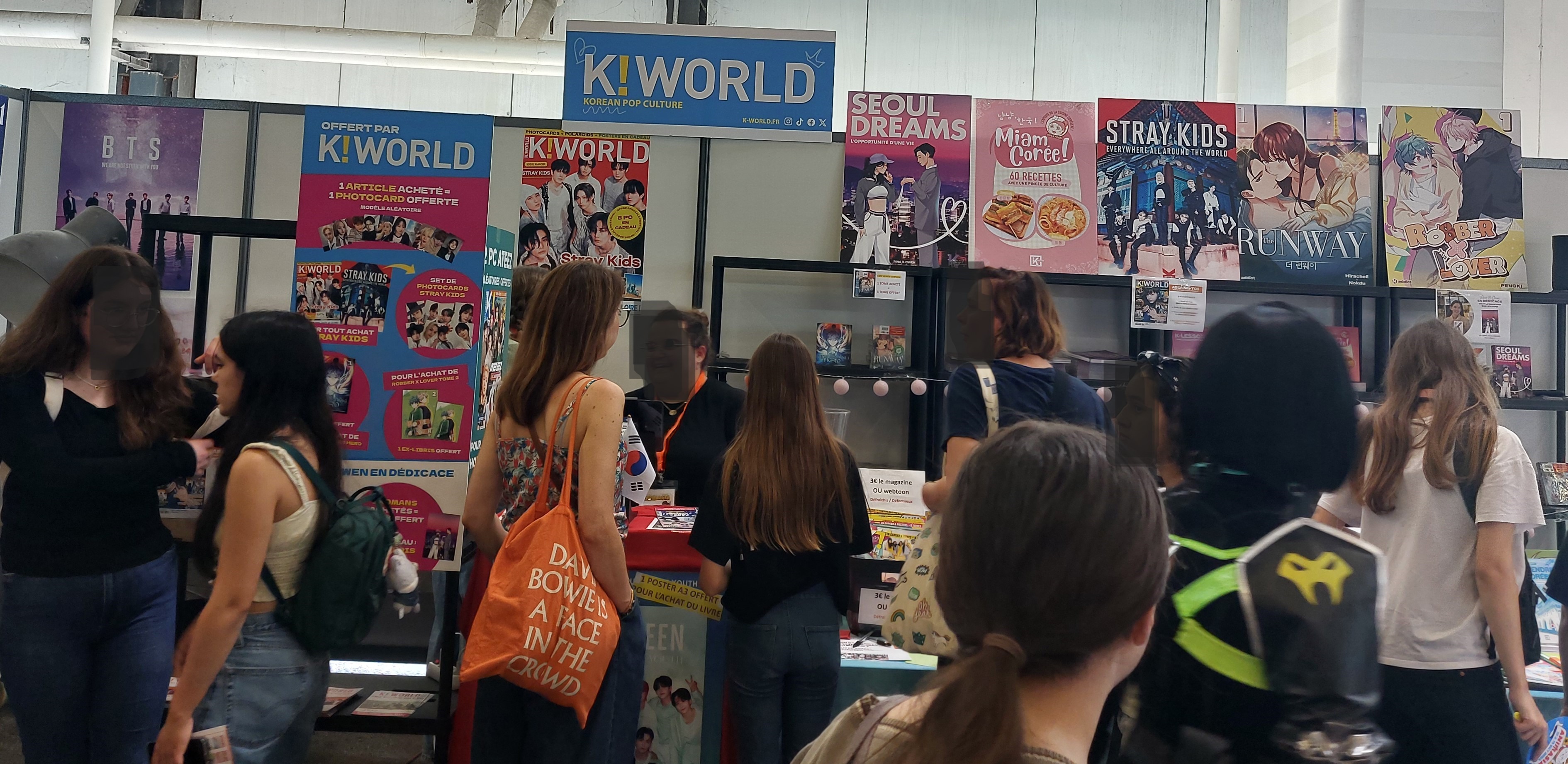 Un des stands dédiés à la musique K-pop. © Emmanuelle Fourneyron