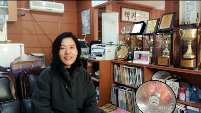 Cô Lee Hyun Ki - người thừa kế di sản văn hóa phi vật thể quốc gia về Taekkyeon, hiện đang là giáo viên lớp học võ thuật truyền thống Hàn Quốc Taekkyeon 2024 do Trung tâm Văn hóa Hàn Quốc (KCC) tại Việt Nam tổ chức. (Ảnh: Lee Hyun Ki)