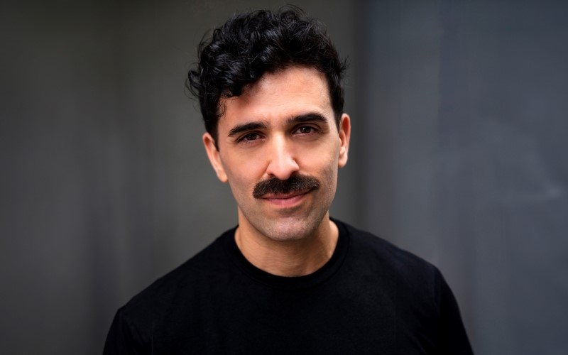 El actor y director de cine español Héctor Jenz gana el primer premio del 2° Concurso de Cortometrajes del Centro Cultural Coreano (CCC) en España por su cortometraje 'KIMCHI'. | Frost Books 