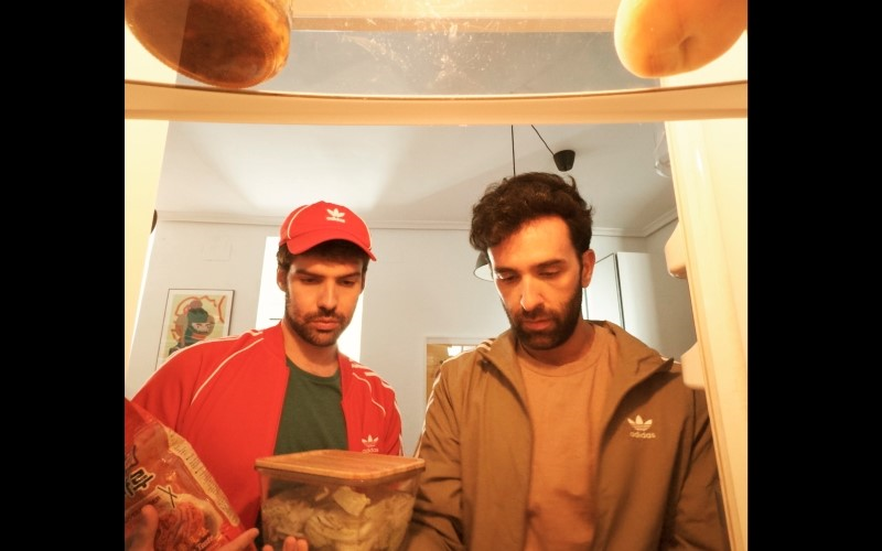 La foto muestra una de las escenas del cortometraje 'KIMCHI', del actor y director de cine español Héctor Jenz. | Captura de pantalla del cortometraje 'KIMCHI' 