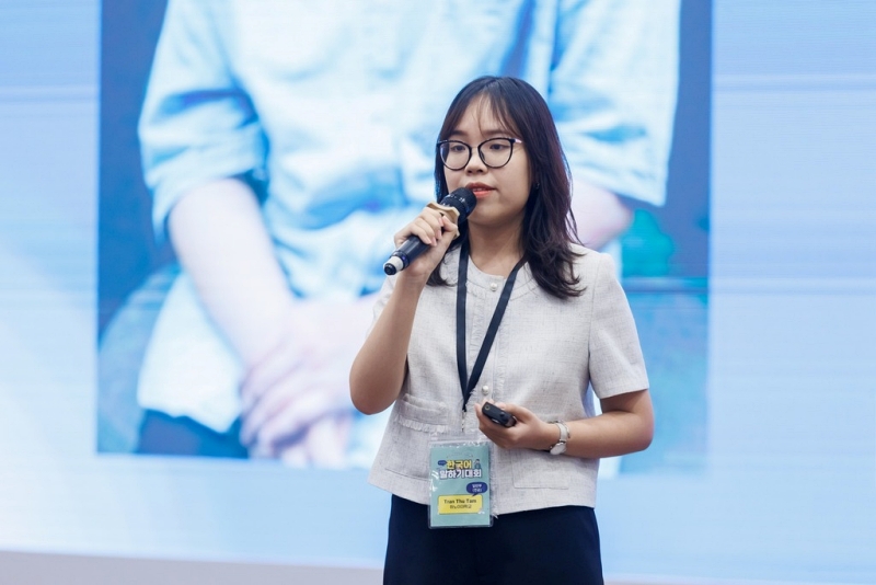 Thu Tâm cũng đã tranh thủ mọi lúc, kể ra khi lái xe để luyện nói tiếng Hàn. (Ảnh: Trang Facebook chính thức của Trung tâm Văn hóa Hàn Quốc tại Việt Nam)