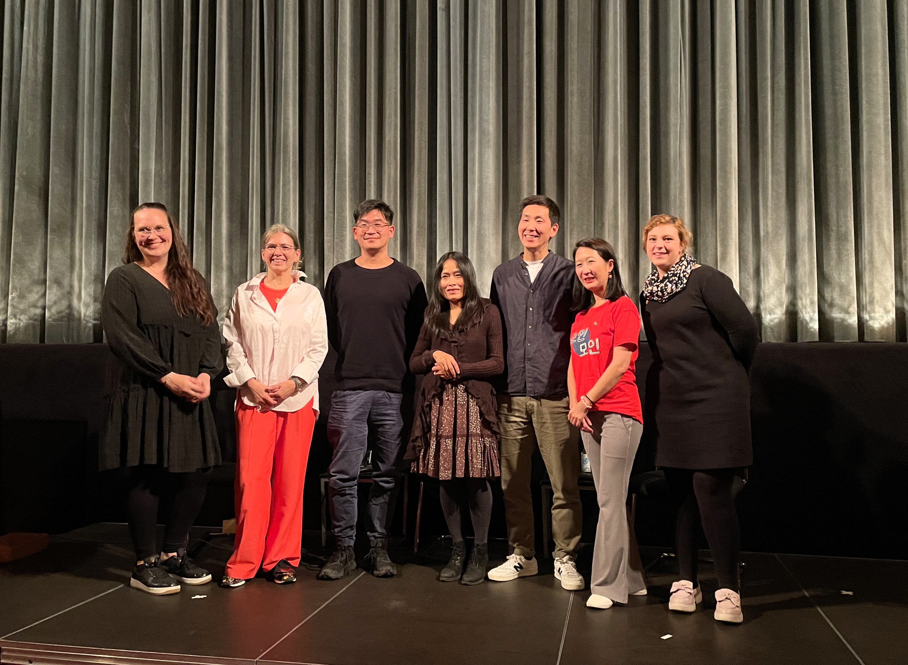 v.l.n.r.: Mischa Fehlauer, Britta Eisenegger, Dr. Sulgi Lie, Dr. Myong-Sook Park, Frank Joung, Mee-Joo Bärenstrauch, Sina Wendt.