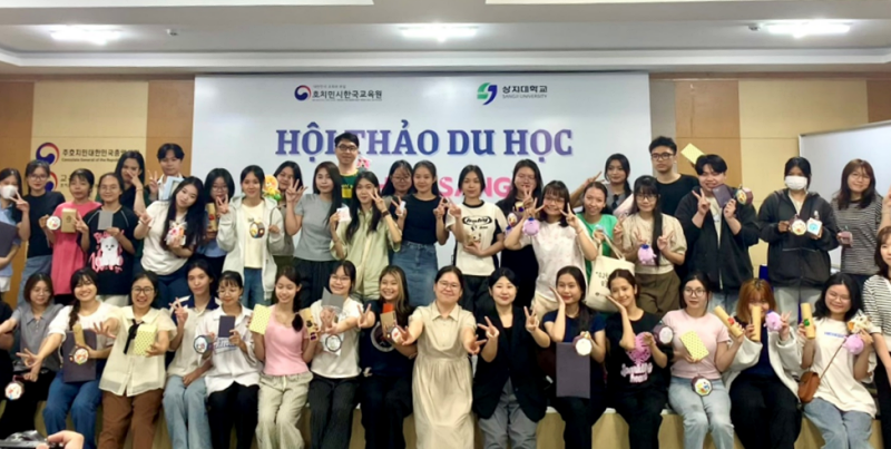 Ngày 2/11 vừa qua, Trung tâm Ngôn ngữ tiếng Hàn tại TP.HCM (thuộc Bộ Giáo dục Hàn Quốc) đã tổ chức Hội thảo du học trường Đại học Sangji, thu hút đông đảo người tham gia. (Ảnh: Phan Thị Thu Đào)