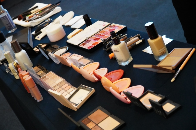 Bộ make-up chỉn chu cho lớp học lần này được chuẩn bị từ cô Choi Won Mi. (Ảnh: Lê Thị Yến)