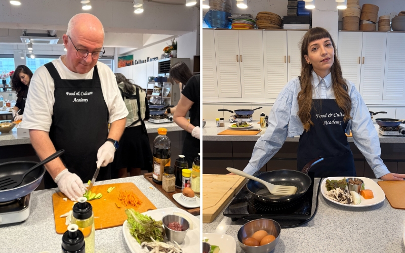 Manuel und Foteine haben bei der Kochschule Food & Culture Academy gelernt, authentisches Bibimbap zuzubereiten