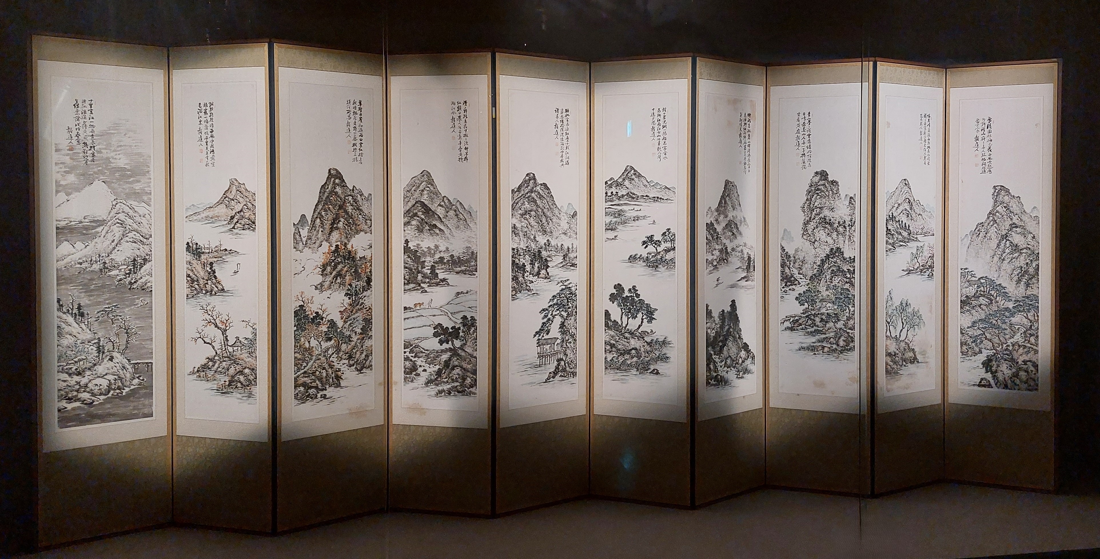 Paravent peint par Uijae, selon la tradition de la peinture lettrée, exposée au Uijae Museum of Korean Art. © Emmanuelle Fourneyron