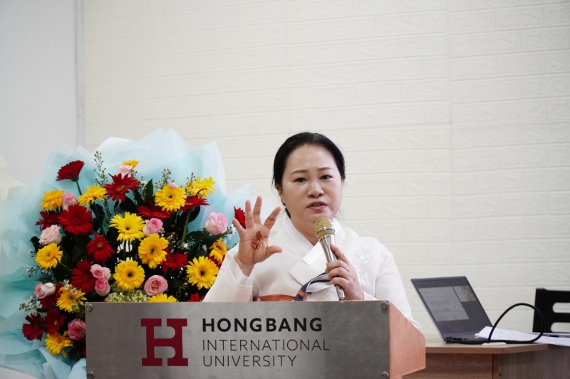 Cô Jo Ji Hyun chia sẻ về sức hút của K-food đến toàn thế giới. (Ảnh: Lê Thị Yến)